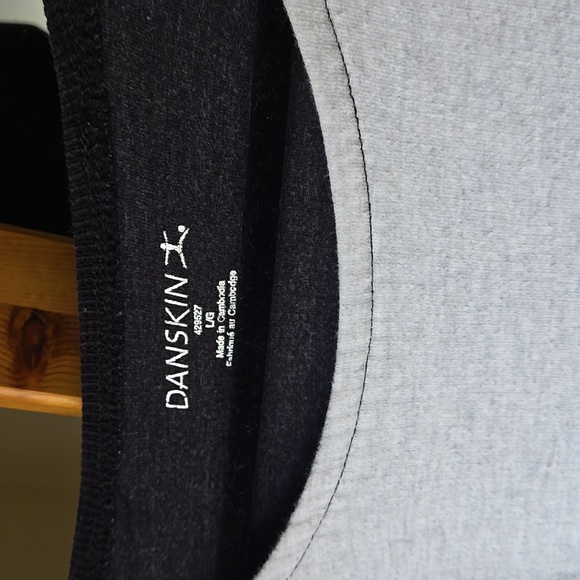 Cute sweatshirt 😍 - Picture 2 of 3